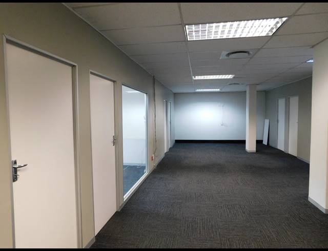 255M² OFFICE TO LET IN HYDE PARK